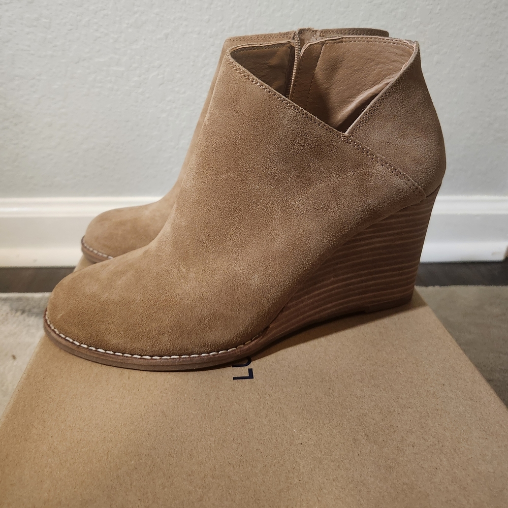 Lucky Brand Tan Ankle Booties Suede Elegance